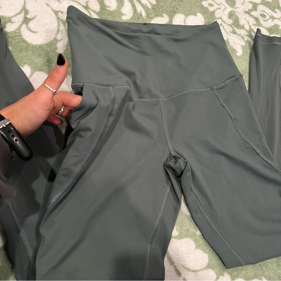 Victoria Sport Knockout Sage Green Leggings size small - Picture 3 of 12